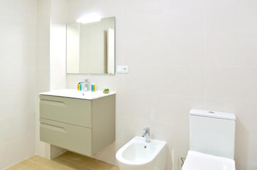 One-Bedroom Apartment image 6
