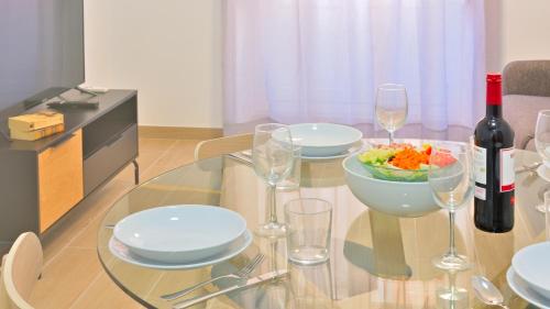 One-Bedroom Apartment image 9
