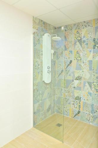 One-Bedroom Apartment image 2
