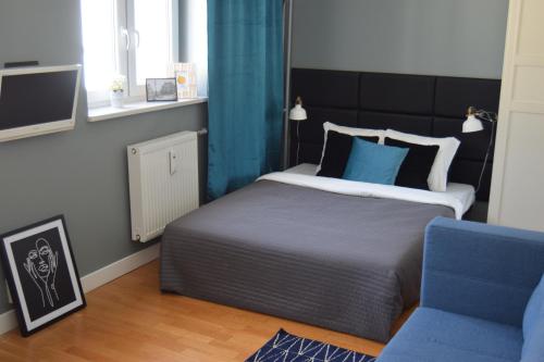 One-Bedroom Apartment image 9