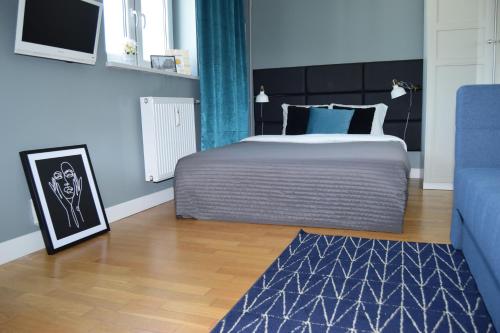 One-Bedroom Apartment image 6