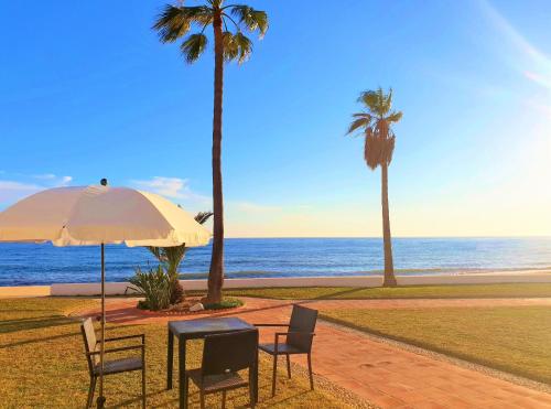 Dona Lola Macarena - Beautiful Frontline beach house between Fuengirola and Marbella - CS100