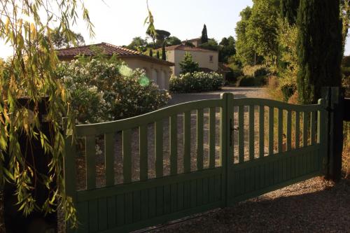 La Maison Barthélemy: Voie Verte et piscine - Accommodation - Bellegarde-du-Razès