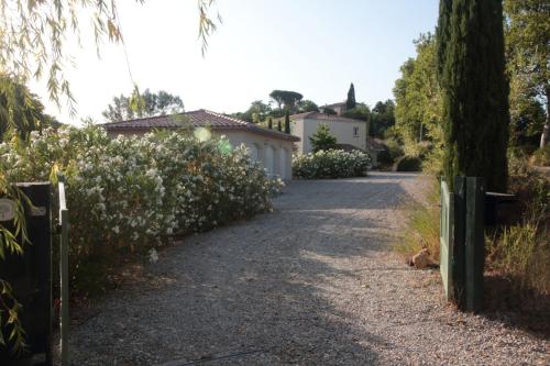 La Maison Barthélemy: Voie Verte et piscine