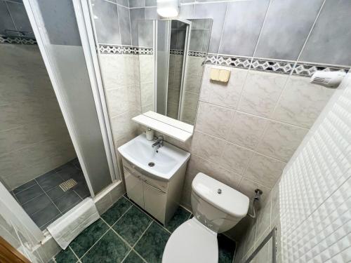 Family Room image 5