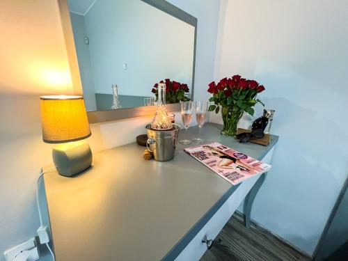 Quadruple Room with Two Bedrooms image 8