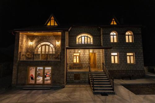 المنظر الخارجي, GRAF Kazbegi in كازبيجي