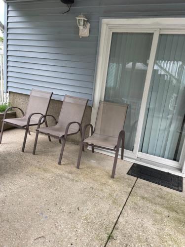 Guest Room in Tinton Falls