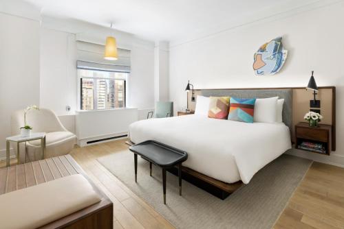 Deluxe King Suite Empire State View