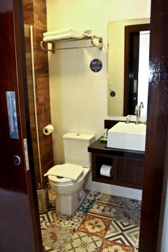 377800261 Blue Hill Hotel