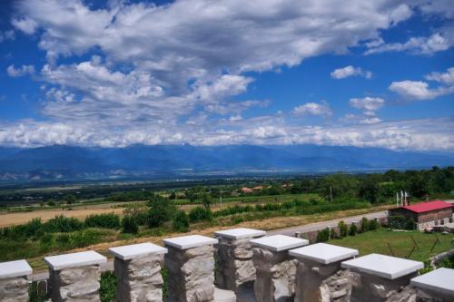 Chateau Tetri Bairagebi White Flags