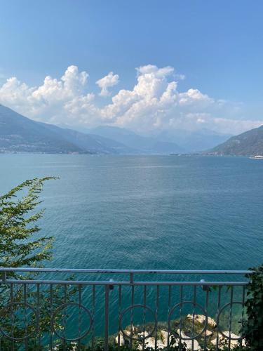 Apartment with Big Terrace and Direct access to the Beach in Bellano