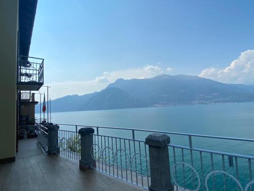 Balcony/terrace, Apartment with Big Terrace and Direct access to the Beach in Bellano