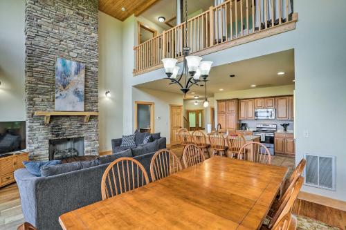 Getaway Chalet in Mars Hill with Hot Tub and Views! in Swiss, USA