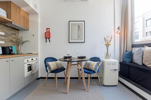 Regras 45 Building A by LovelyStay in Porto