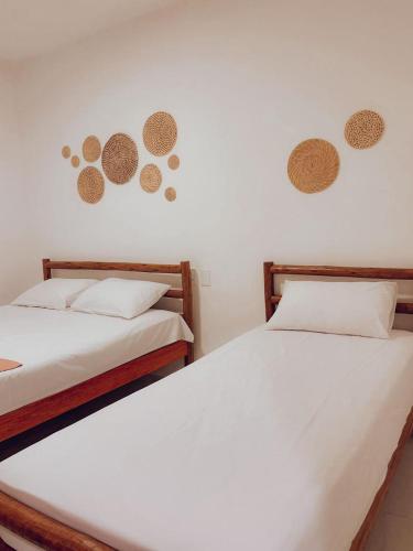 1 double bed, 1 twin bed