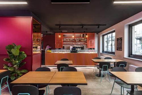 Bar/Lounge, CX Turin Marconi near Parco Del Valentino