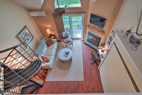 Townhome with Fireplace - Walk to Chairlift! in Ellicottville, USA
