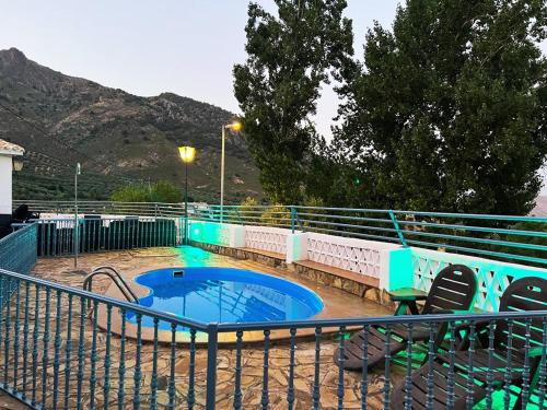 Úszómedence, Las Escuelas del Ayer Vivienda Turística de Alojamiento Rural (Las Escuelas del Ayer Vivienda Turistica de Alojamiento Rural) in Albanchez de Mágina