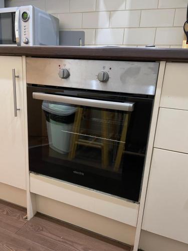 Modern, Quiet, Sleeps 8, Parking, Anfield, Beatles, Docks, Liverpool, Liverpool (photo 6)