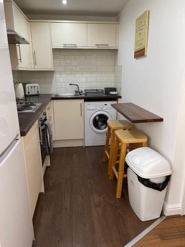 Modern, Quiet, Sleeps 8, Parking, Anfield, Beatles, Docks, Liverpool, Liverpool (photo 4)