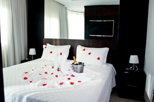 377831995 Blue Hill Hotel