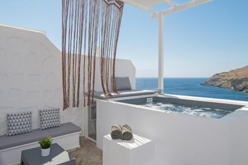 อ่างแช่น้ำร้อน, Ihthioessa Boutique Hotel in แอสตี้พาไลอา
