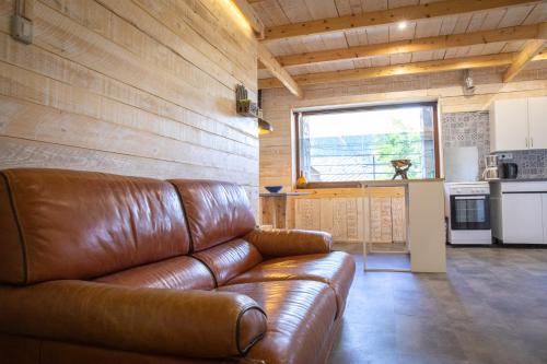 Apartment with Mountain View