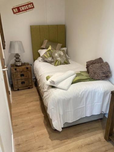Linnaea Rooms - To the Rear of Radnor Arms in Malmesbury