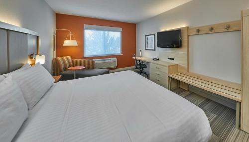 Holiday Inn Express Hotel & Suites Medford-Central Point, an IHG Hotel