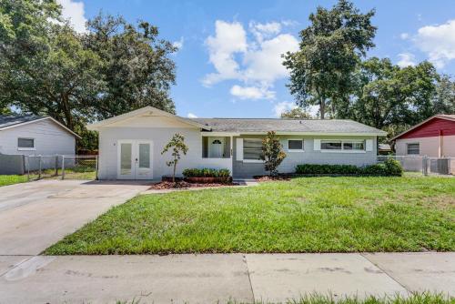 Exterior view, Quiet Location Duplex House - Minutes Away from Everything - Winter Park, Florida in Orlando East