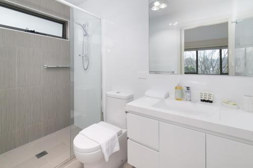 Bathroom, Townhouse in Cul-de-sac with Direct Street Access in Red Hill