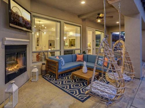 Clubhouse - Modern Villa w Pool, Fire Pit & Putting Green in Indio, USA