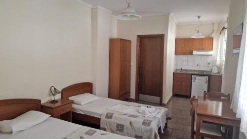 1 double bed, 1 twin bed