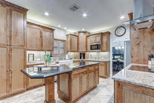 Best of Lake Conroe - Sleeps 16 - Lakefront Memories in Montgomery, USA