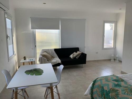 Anandi in 聖尼古拉斯德洛斯阿羅約斯