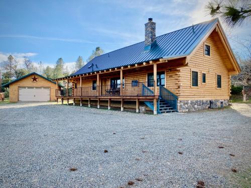 A szálláshely kívülről, Scenic View Timber Lodge HotTub by Casa Oso in Bootjack (CA)