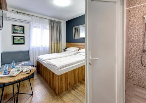 Guesthouse Check In - image 4
