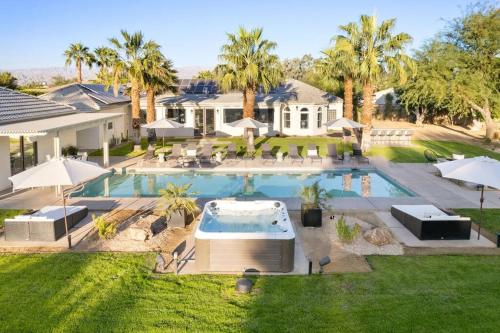 Strut Oasis 71 - Redesigned 1-Acre Estate, Volleyball, Putting Green, Fire Pit, Billiards!