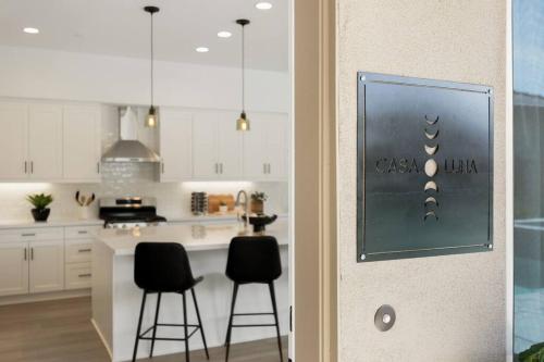 Casa Luna - Your Vacation Home Away From Home - Arrive & Relax 3BR #twosixzerozeroeighteight in La Quinta, USA