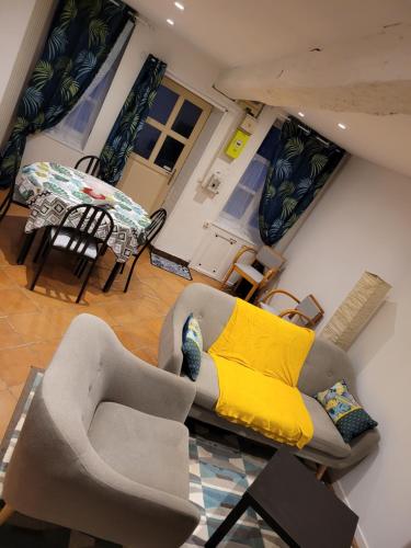 Maison chaleureux gîte à louer Anus