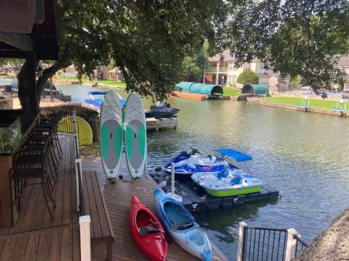 Best of Lake Conroe - Sleeps 16 - Lakefront Memories in Montgomery, USA