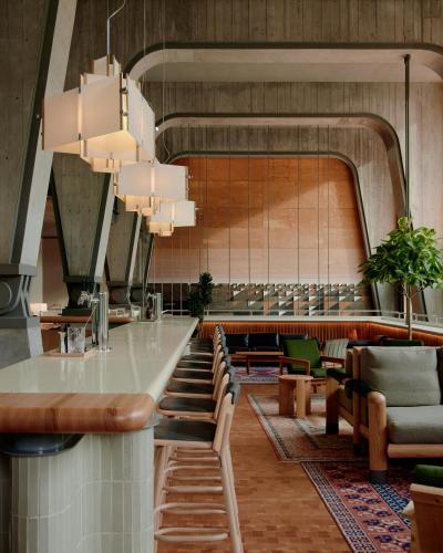ผับ/เลาจน์, Ace Hotel Toronto near ตลาดเคนซิงตัน