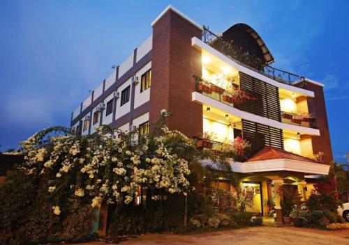 숙소 외관, RedDoorz Plus @ Conclave Hotel Davao City near The Peak
