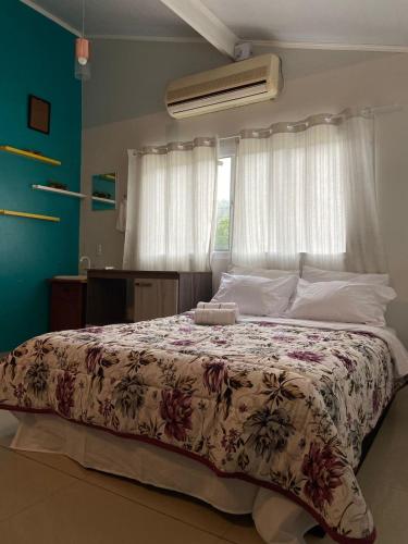 1 double bed, 2 twin beds