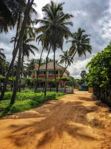 Exterior view, Glucklich Beach Cottages in Koteshwar