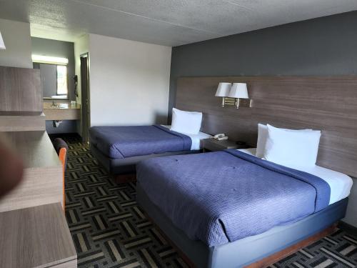 Drakes Creek Inn - formerly The Relax Inn in Hendersonville, USA