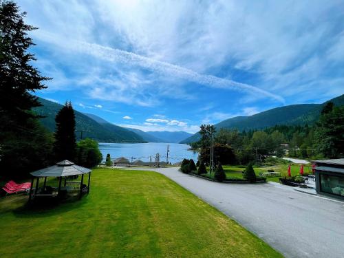 Kokanee Glacier Resort