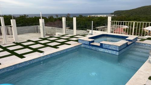 泳池, Luxury Studio Rooftop Pool n View unit #4 in 卡羅泉