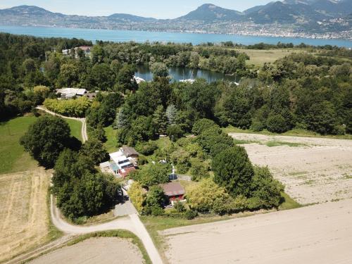 Rhône Cottage 4, villa, jardin, vélos, balançoires, jeux, 200m étang Vieux Rhône in Noville, Schweiz